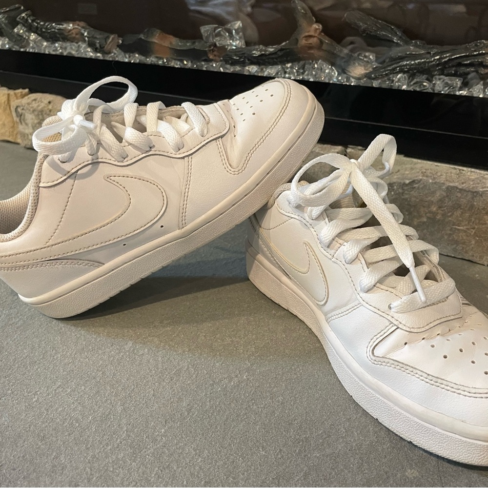 Boys size 4.5 youth Nike’s